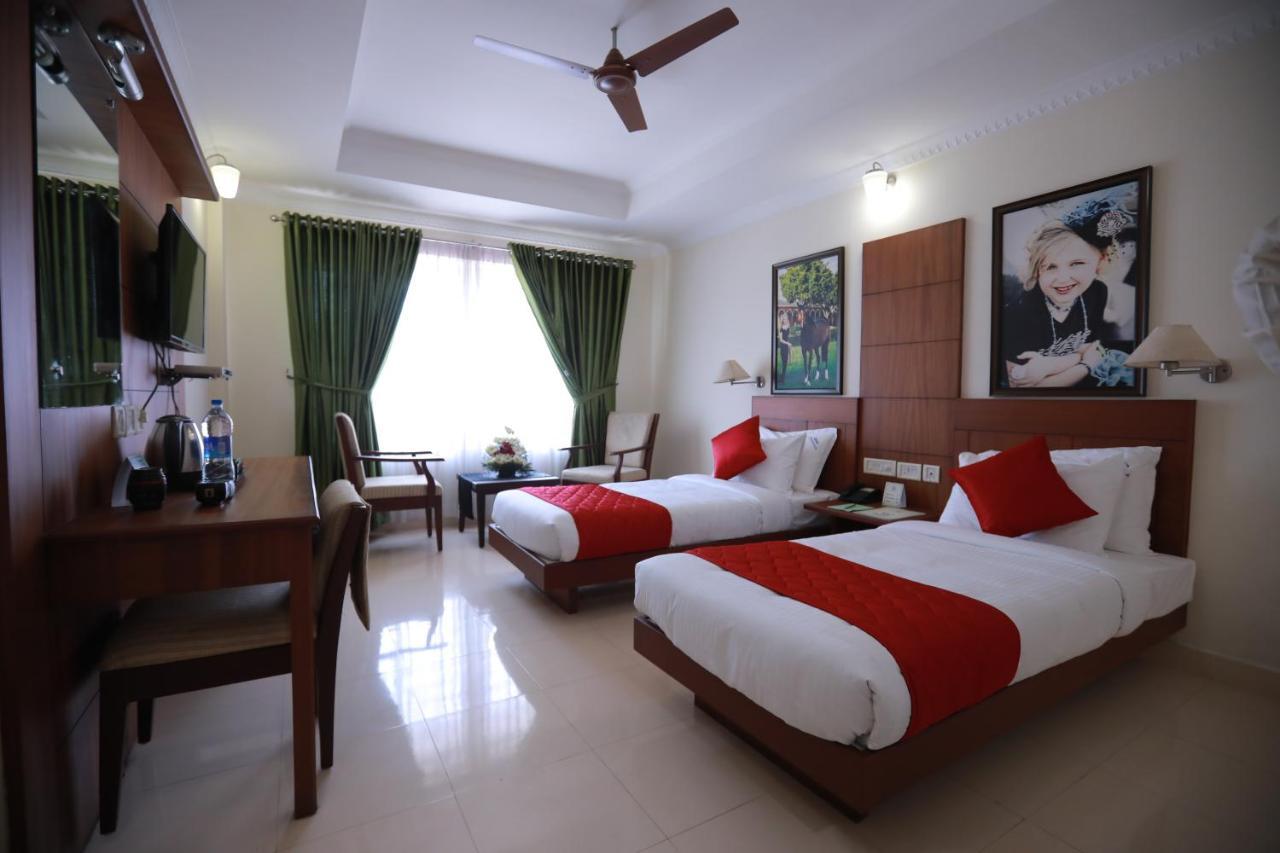 Hotel Peninsula Thrissur 外观 照片