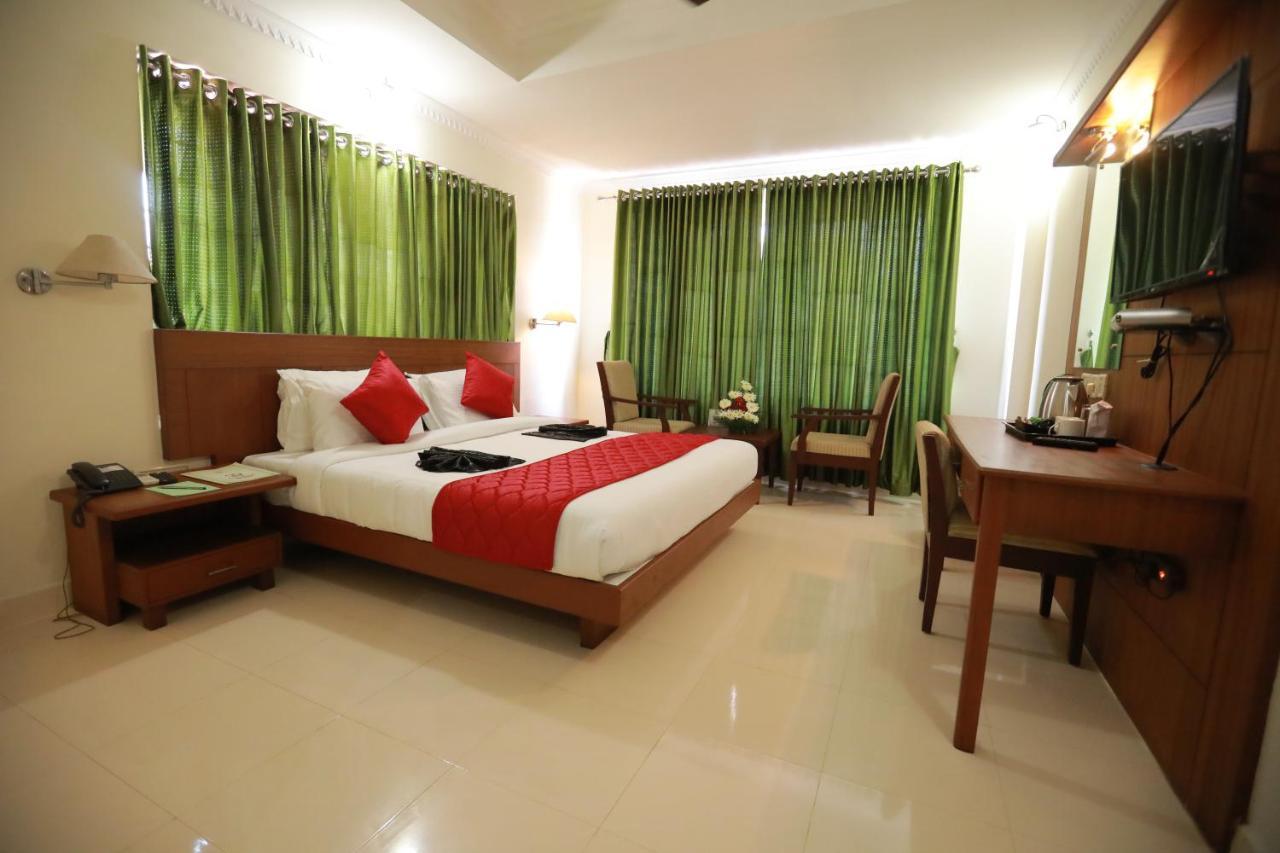 Hotel Peninsula Thrissur 外观 照片