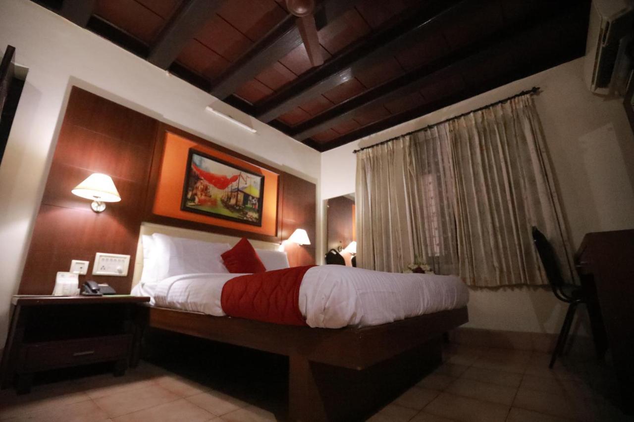Hotel Peninsula Thrissur 外观 照片