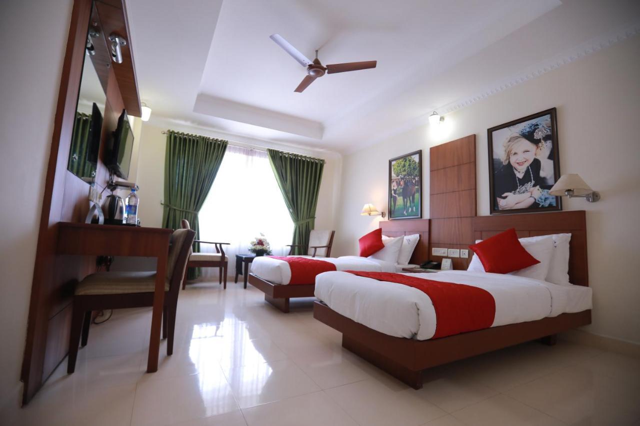 Hotel Peninsula Thrissur 外观 照片
