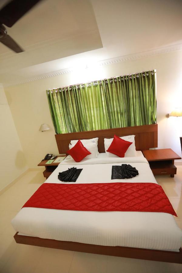 Hotel Peninsula Thrissur 外观 照片