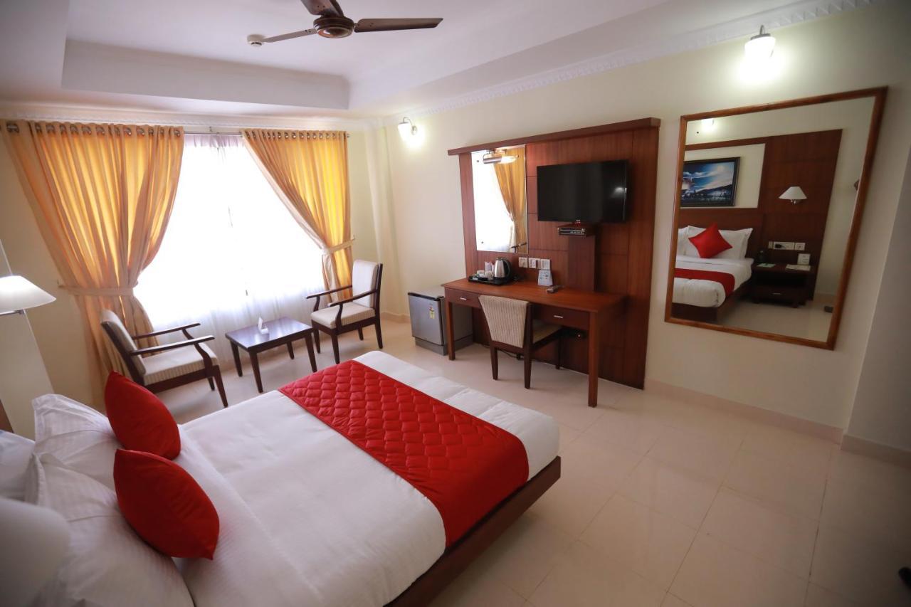 Hotel Peninsula Thrissur 外观 照片
