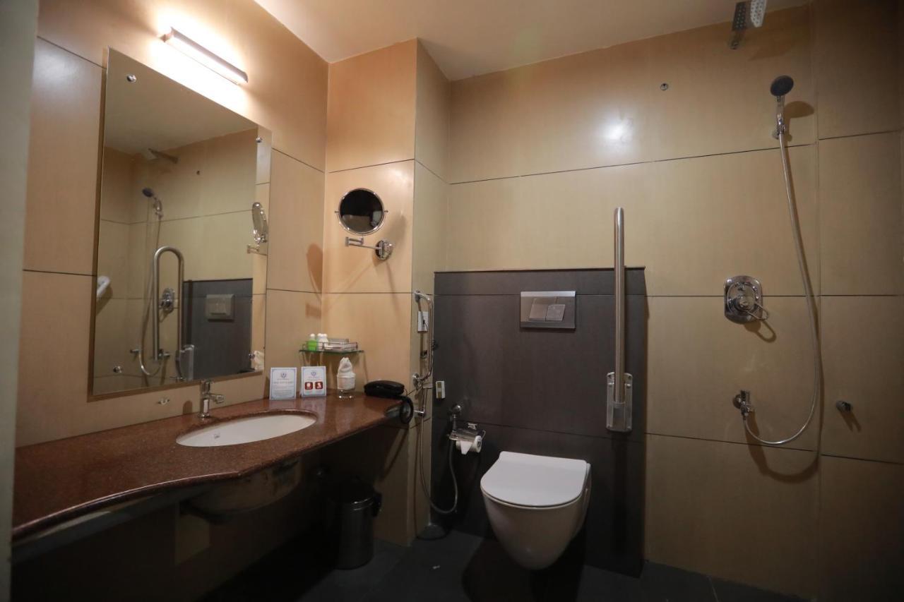 Hotel Peninsula Thrissur 外观 照片