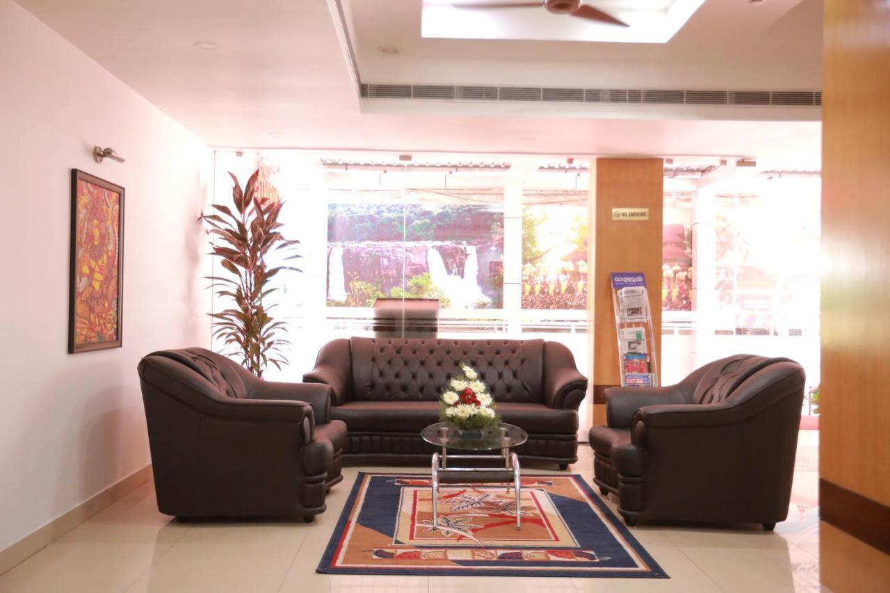 Hotel Peninsula Thrissur 外观 照片