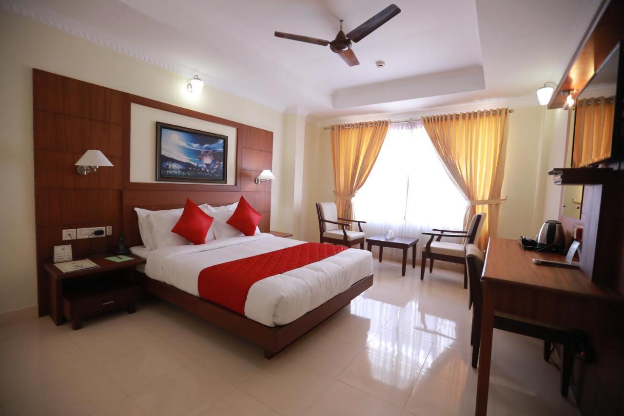 Hotel Peninsula Thrissur 外观 照片