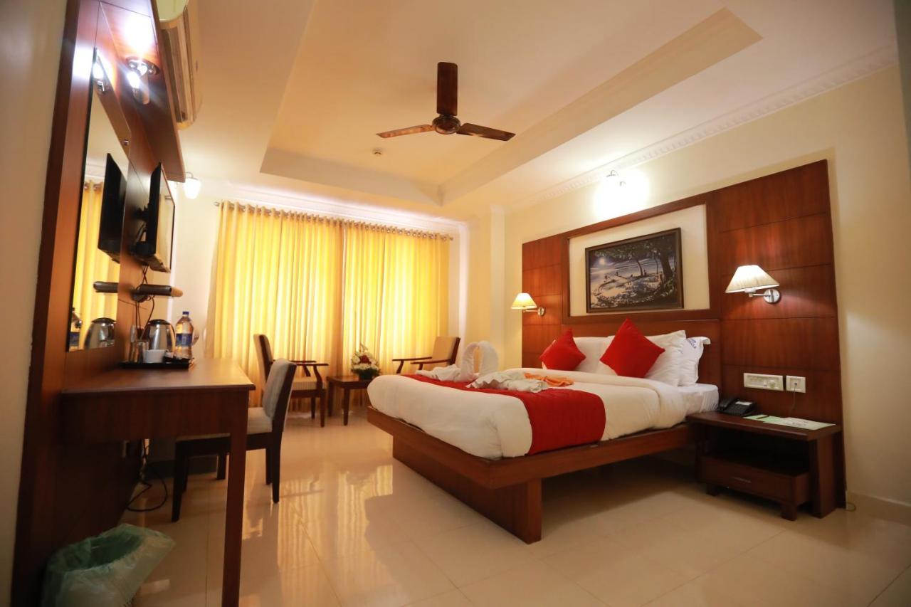 Hotel Peninsula Thrissur 外观 照片