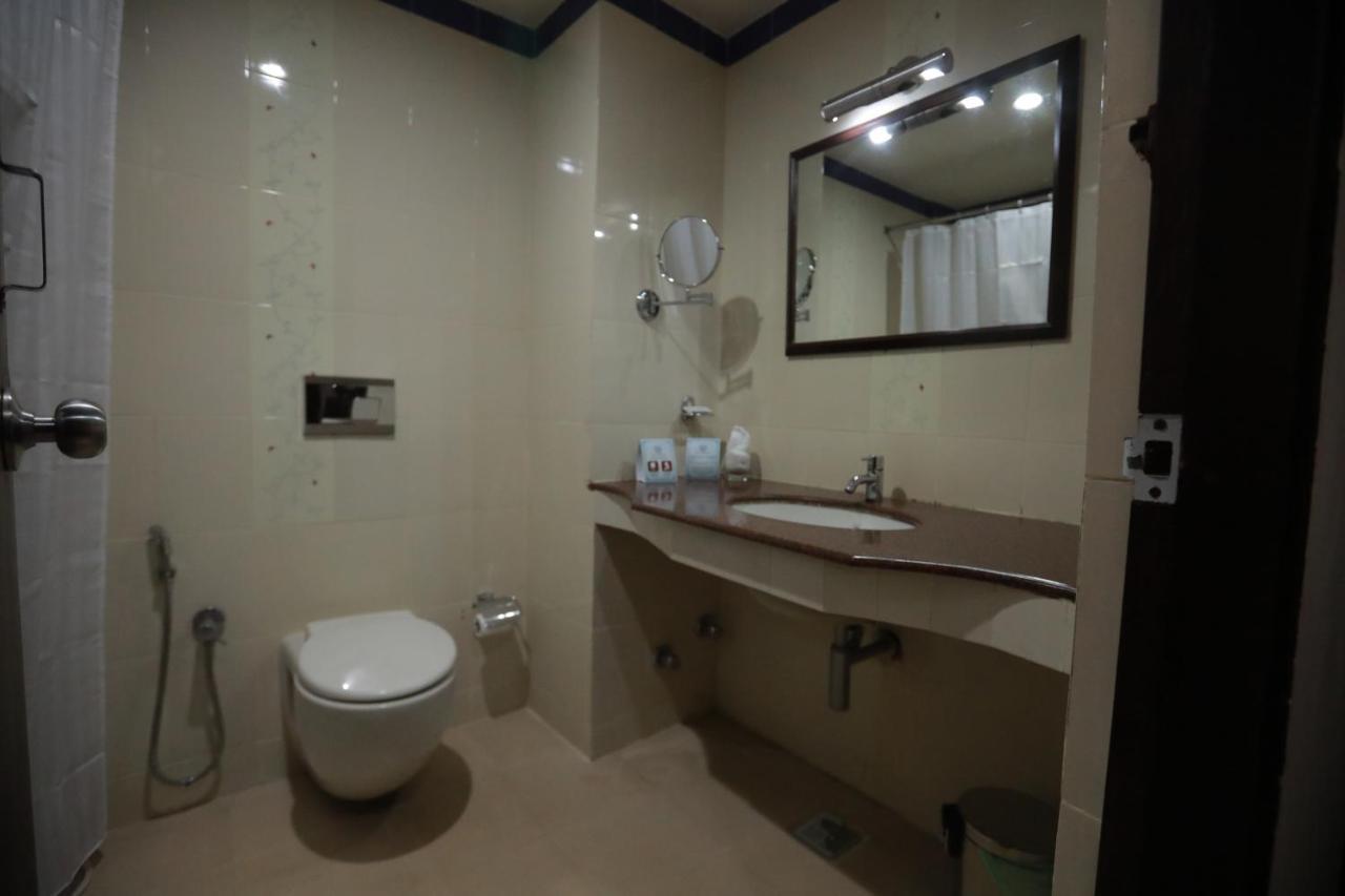 Hotel Peninsula Thrissur 外观 照片